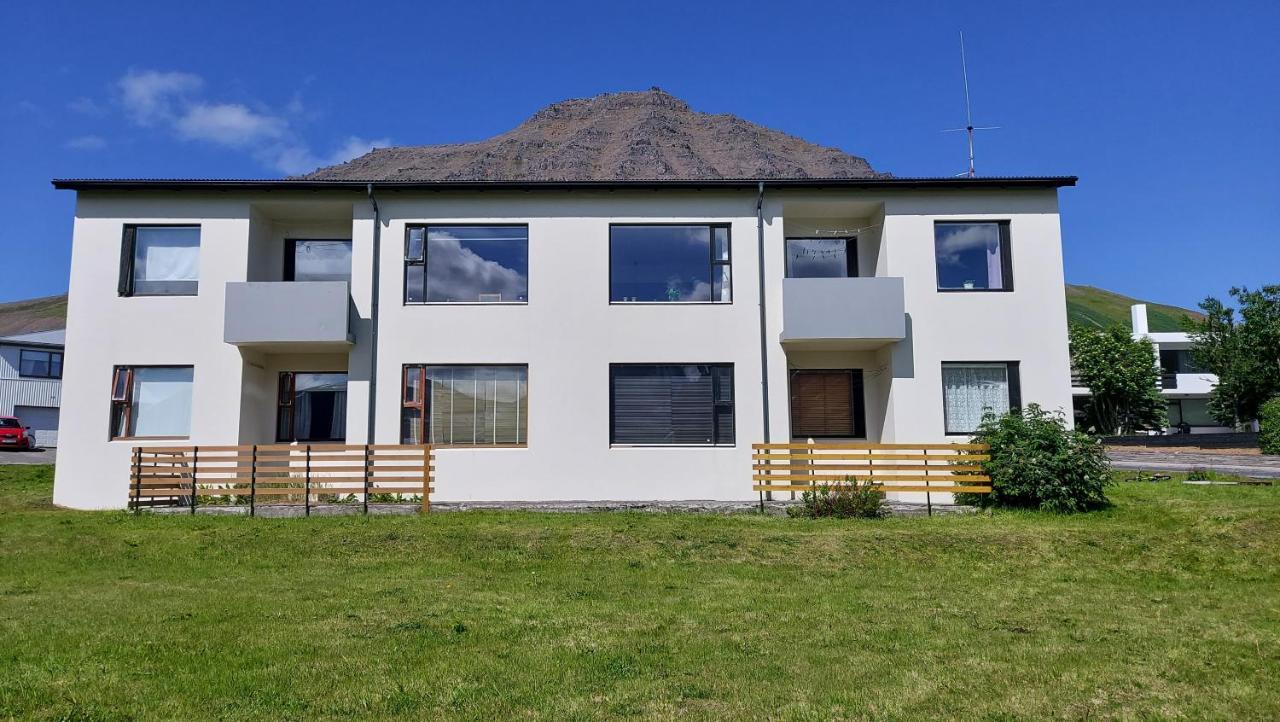 Apartment With Amazing Mountain View Bolungarvik Exterior photo